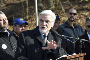 UMWA, Manchin celebrate MSHA's proposed stricter silica dust rule to protect miners